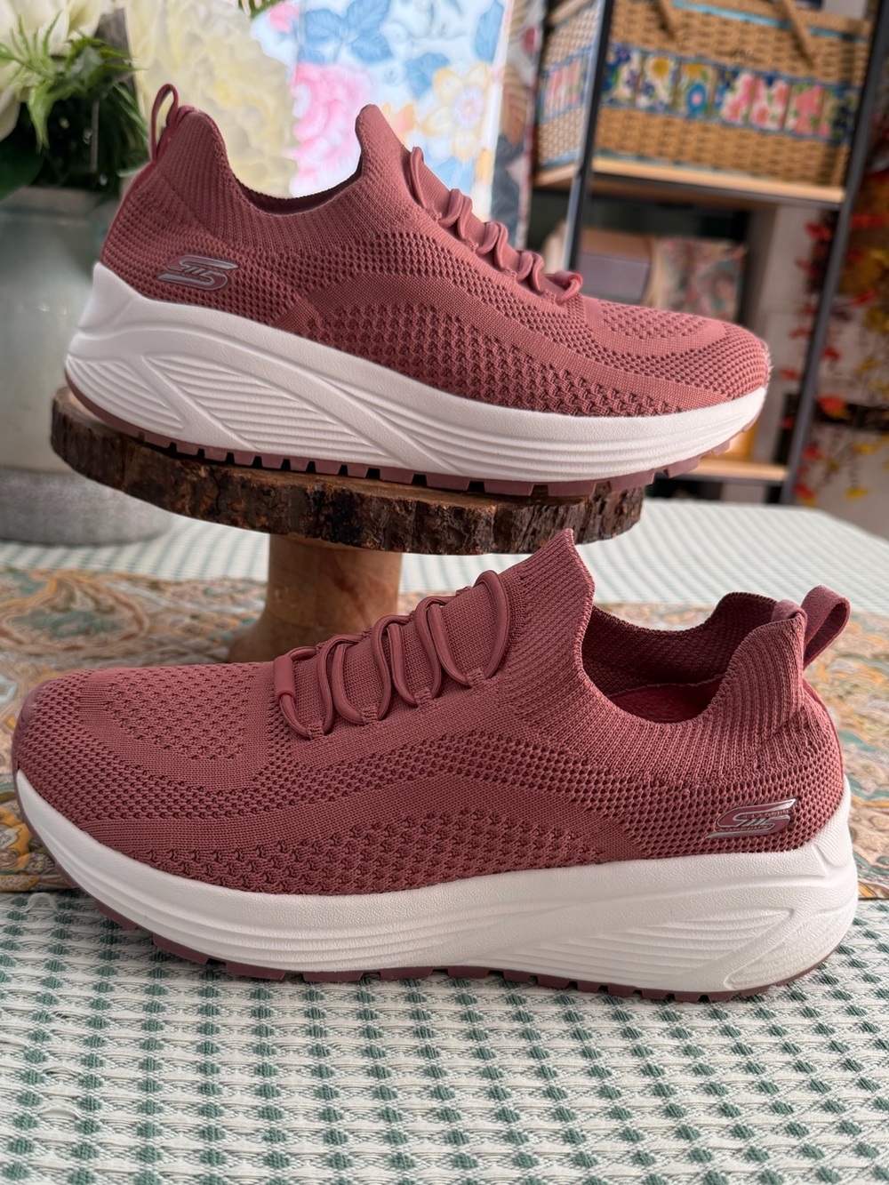Skechers Sparrow 2.0 Size 7 Memory Foam Walking Sneaker Rose Mesh Shoes 56122S